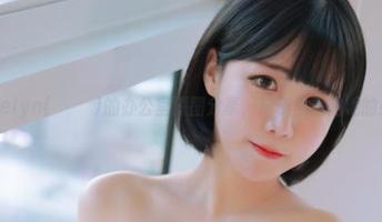 Addielyn(에디린)的办公室原图分享，脑子里满是她的身影。