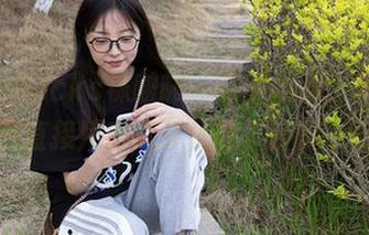 BoBoSocks袜啵啵 – 当麦昆遇上稚予，原图直接甩出几分优雅，值得一看。