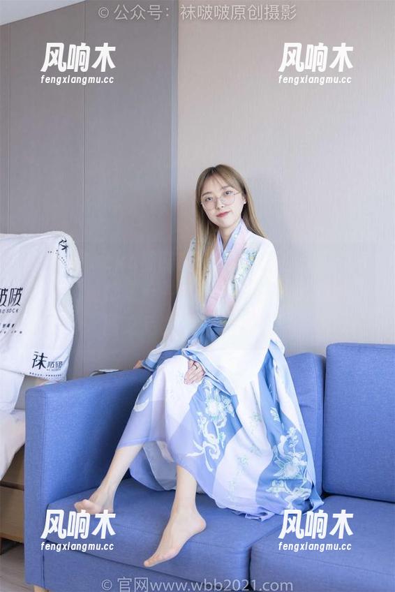 BoBoSocks袜啵啵 - 图册里的苏苏：每一张肉丝都是一种“不小心”的诱惑，原图之后我决定要减肥！
