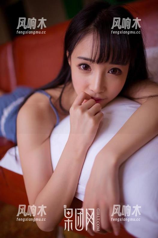 GIRLT果团网 - 就问你敢不敢下载龚玥菲的白色合集？网盘里有超潮流风格哦