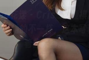 HuaYang花漾 – Cris_卓娅祺的白色梦境：这一季她的不一样，这本写真图册等着你来翻。