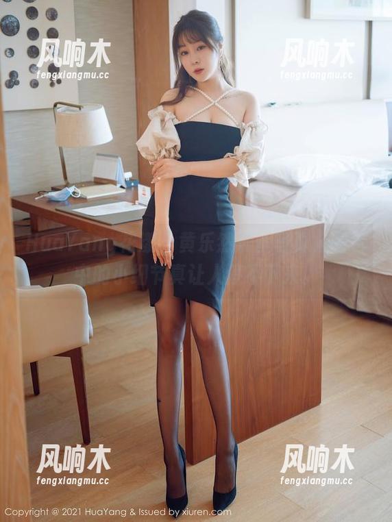HuaYang花漾 - 黄乐然黑丝写真，图包中的小细节真让人停不下来。