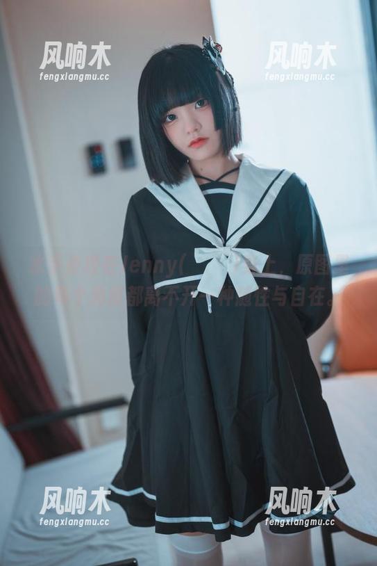 水手条纹在Jenny(정제니)身上，原图里的每个角度都离不开一种随性与自在。
