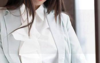 MiStar魅妍社 – 程小烦不烦的壁纸也好迷人，制服里的每个姿态都能让人多想几分。