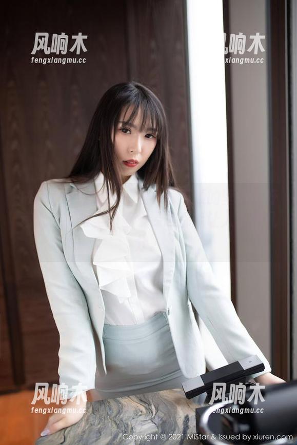 MiStar魅妍社 - 程小烦不烦的壁纸也好迷人，制服里的每个姿态都能让人多想几分。