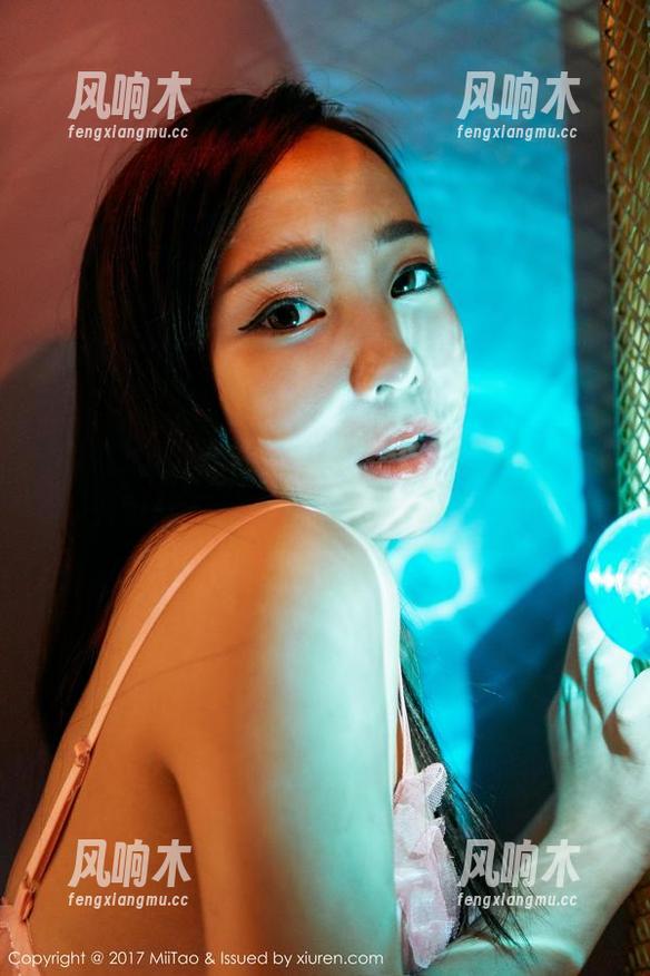 MiiTao蜜桃社-李梦婷 MiiTao蜜桃社 - 李梦婷的全套圣诞,翻开就像把这个节日的礼物拆了样!