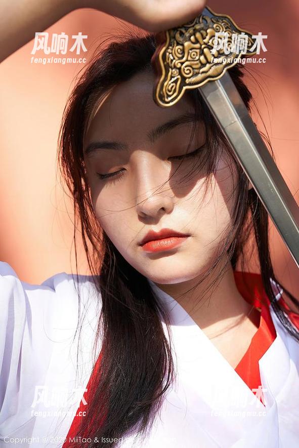 MiiTao蜜桃社-琉璃lily MiiTao蜜桃社 - 琉璃lily的照片不只是美,更是她作为女王的无声宣言。