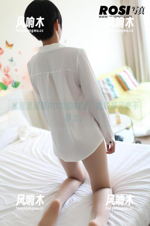 私房里藏着ROSI的制服，微妙却又毫不费力。