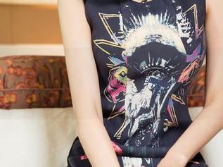 TouTiao头条女神 – 高韩菲的女孩照片真的让我脸红，隐约透着一点点小俏皮。