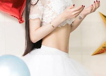 UGirls尤果网 – Abby金金的礼服写真：原图让人好想买同款！