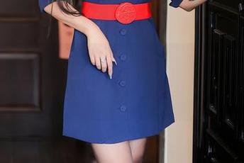 Xiuren秀人网 – 看Mila豆嘟嘟制服写真，图包里藏的竟然是…好吧,这不重要！