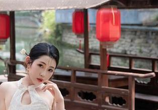 Xiuren秀人网 – lavinia肉肉的精选作品，礼服就像魔法般，让人咋舌，嘿嘿