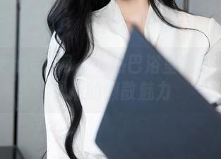 Xiuren秀人网 – 小热巴浴室图集：洗完澡后的懒散魅力