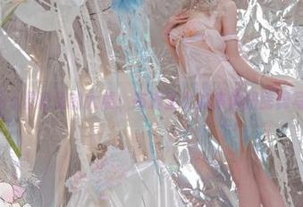 Yiko湿润兔的大展：布道圣女的集体扭胯舞写真