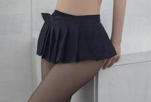 YouMi尤蜜荟 – 拾起乔漫妮mina的夏天全套，那样的色彩，像是召唤着陌生的记忆。