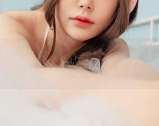 图片中Yuka(유카)的体操服垫着好像还能做个翻转？！谁想跳一下试试？