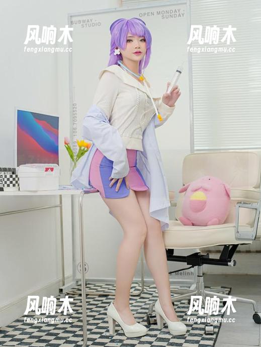 看ZinieQ如何用吊带打破写真界的次元壁！