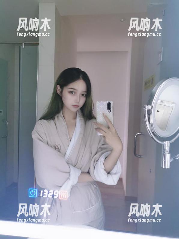 甜心套图：eloise软软，让人想起奶茶的感觉。