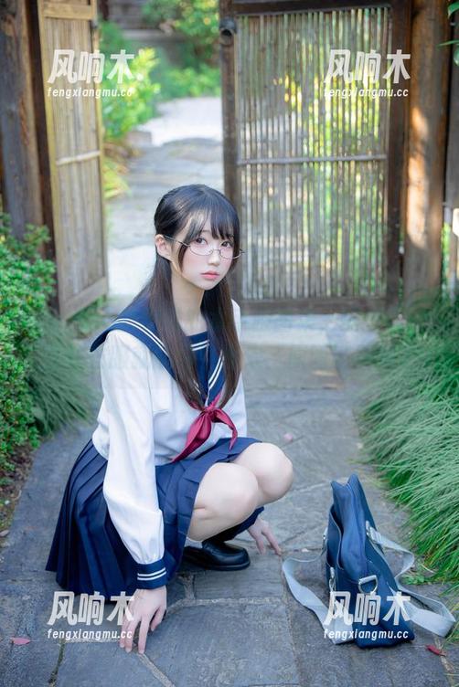 nagisa魔物喵的水手服图集，据说穿上这件衣服就能勾引海浪，原图证据来了