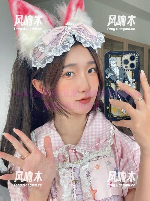 roroki骷髅姬在泳池，泳衣和可怕的cos形成了莫名的反差。