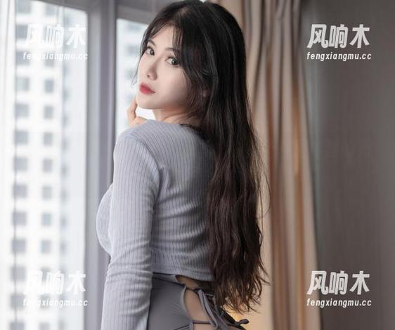 一米八的大梨子的最新亮相：白裙子在图库里的无尽可能