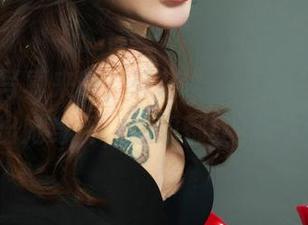 丽柜 – 写真来啦，轩轩的私拍，丝袜悄然勾勒出她身姿，想想都让人失了神。
