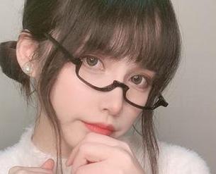 你十七鸽的灰色护士私房写真：当护士也能当模特，快看这一身灰色的“医生函件”！