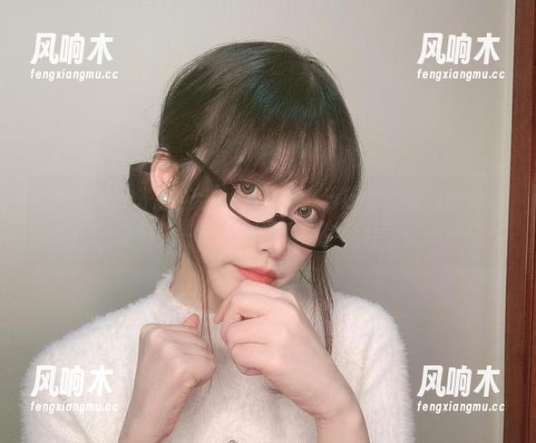 你十七鸽的灰色护士私房写真：当护士也能当模特，快看这一身灰色的“医生函件”！
