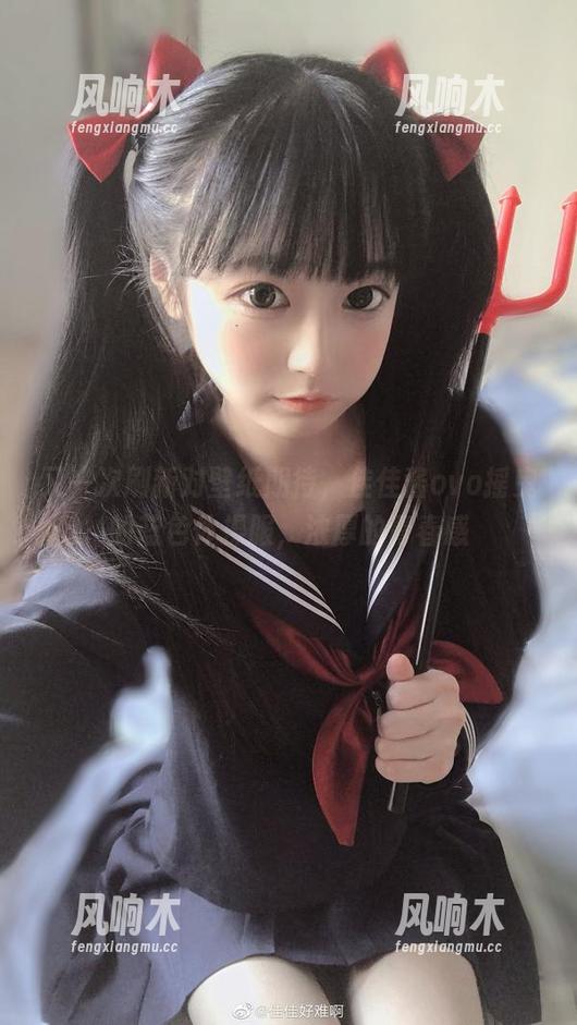 又一次刷新对壁纸期待，佳佳酱ovo摇曳的蓝色体操服，浓厚的青春感