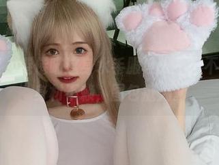 说实话，倦倦喵这身水手服让人不得不关注…身材不赖，图包挺大。