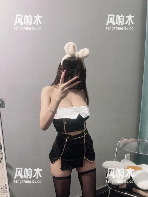 微密圈 - 兔宝妮to的校服套图，一边学习一边犹豫着要不要飞起来！