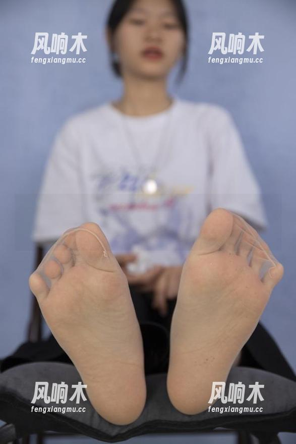 南国足艺 - 踩着透明黑丝前行的彭彭，网盘里的办公室小玄机
