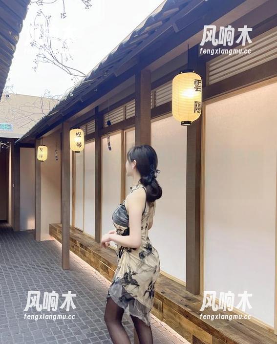 微密圈 - 周妍希和她的圆红布兜，高清图包等你一探究竟，别犹豫