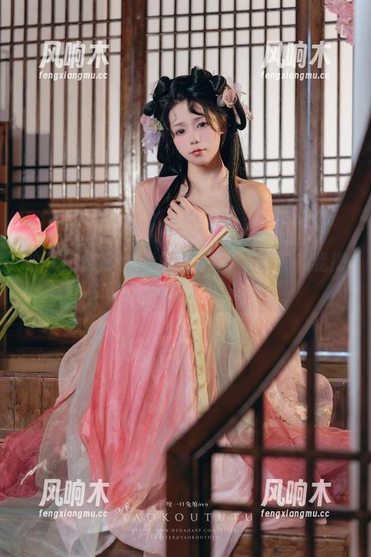 咬一口兔娘的婚纱图包：这婚纱真把我撑起来了！