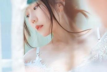 看坏露露香宝如何把瑜伽服玩出花样，独特的高清自拍合集！