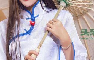头条女神 – 周熙妍的校服写真——一边拍照一边想，这件衣服能多好看？