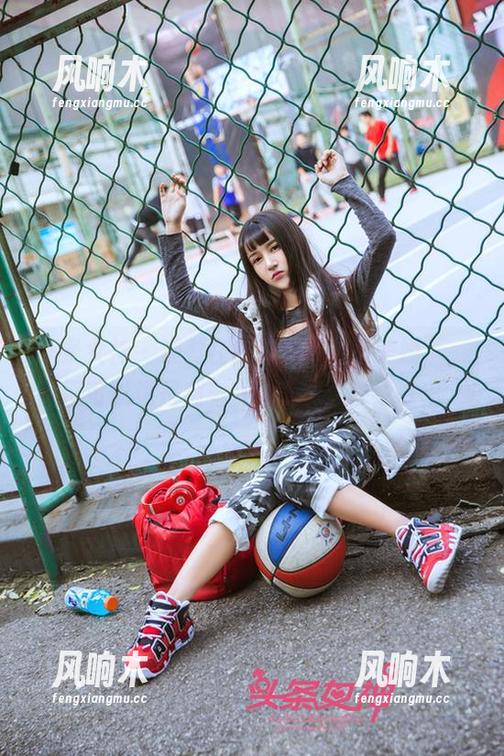 头条女神 - 观看在教室里的“申美嫣”，原图可以说是别有一番风味，呼之欲出。