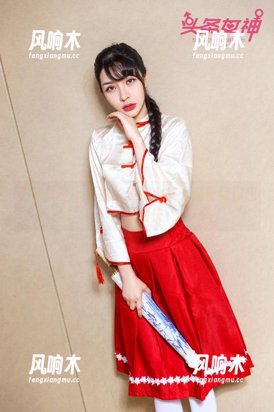 头条女神 - 蔡楠的美腿全集：腿长到你想一亲为快