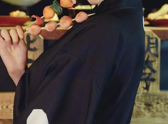 看看奈汐酱Nice的免费写真，何芙也许在默默向观众挥手