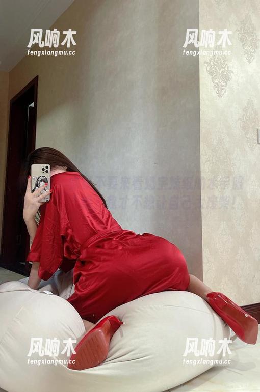 微密圈 - 你要不要来看奶宝妹纸的水手服私拍？”“哦，我才不想让自己太废柴！