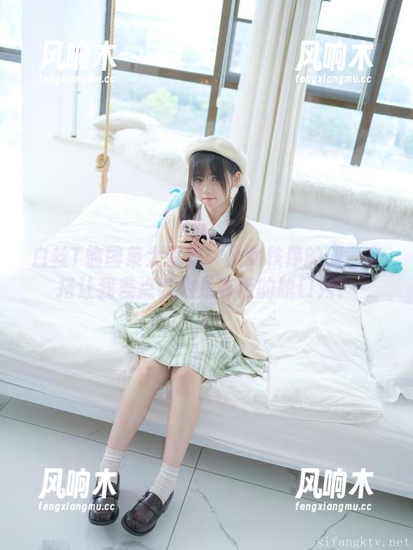 白丝T恤图集大暴露：少女秩序的创意穿搭让我差点以为是衣柜的脱口秀！
