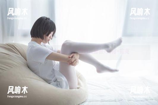少女秩序的私房时刻，黑色过膝袜+短裙=完美