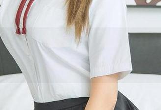 尤果网 – 原图揭晓，小桃子的红裙诱惑，全套就在我眼前晃荡。
