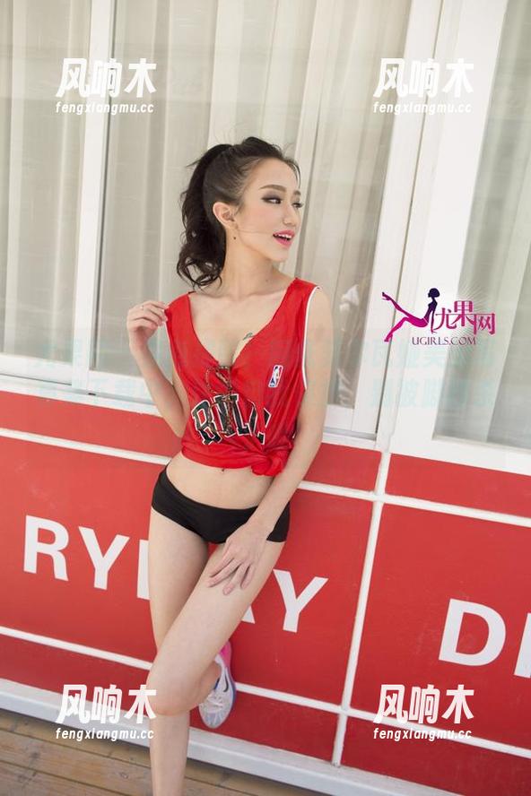 尤果网 - 紧急提醒！阿依努尔瓦娅美脚写真集下载中，注意自我保护，别被脚秒杀了哦