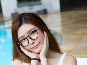 尤物馆 – 全套丝袜，木木hanna带你体验不同的‘风味’，快来下载！