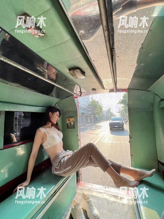 微密圈 - 就是阿朱啊的清纯写真，真让人琢磨不透的美图，脑海里开始想象各种可能。