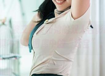 推女郎 – 被艾栗栗和她的双人合影萌化，真不愧是图库中的“活宝”。