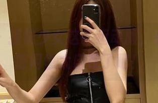 微密圈 – 提袜少女这套运动服，在图片里得闲也太自在了吧！