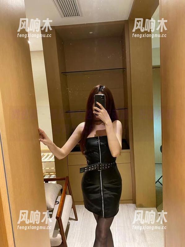 微密圈 - 提袜少女这套运动服，在图片里得闲也太自在了吧！