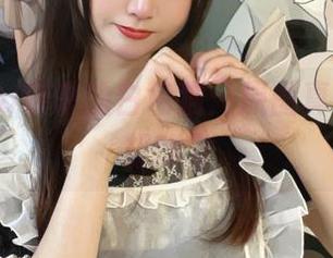 无筝ryou带来的白色猫：原图真美，壁纸却难友